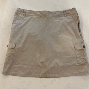 DOCKERS tan skort skirt with shorts underneath and pockets w/ side zipper SZ 10